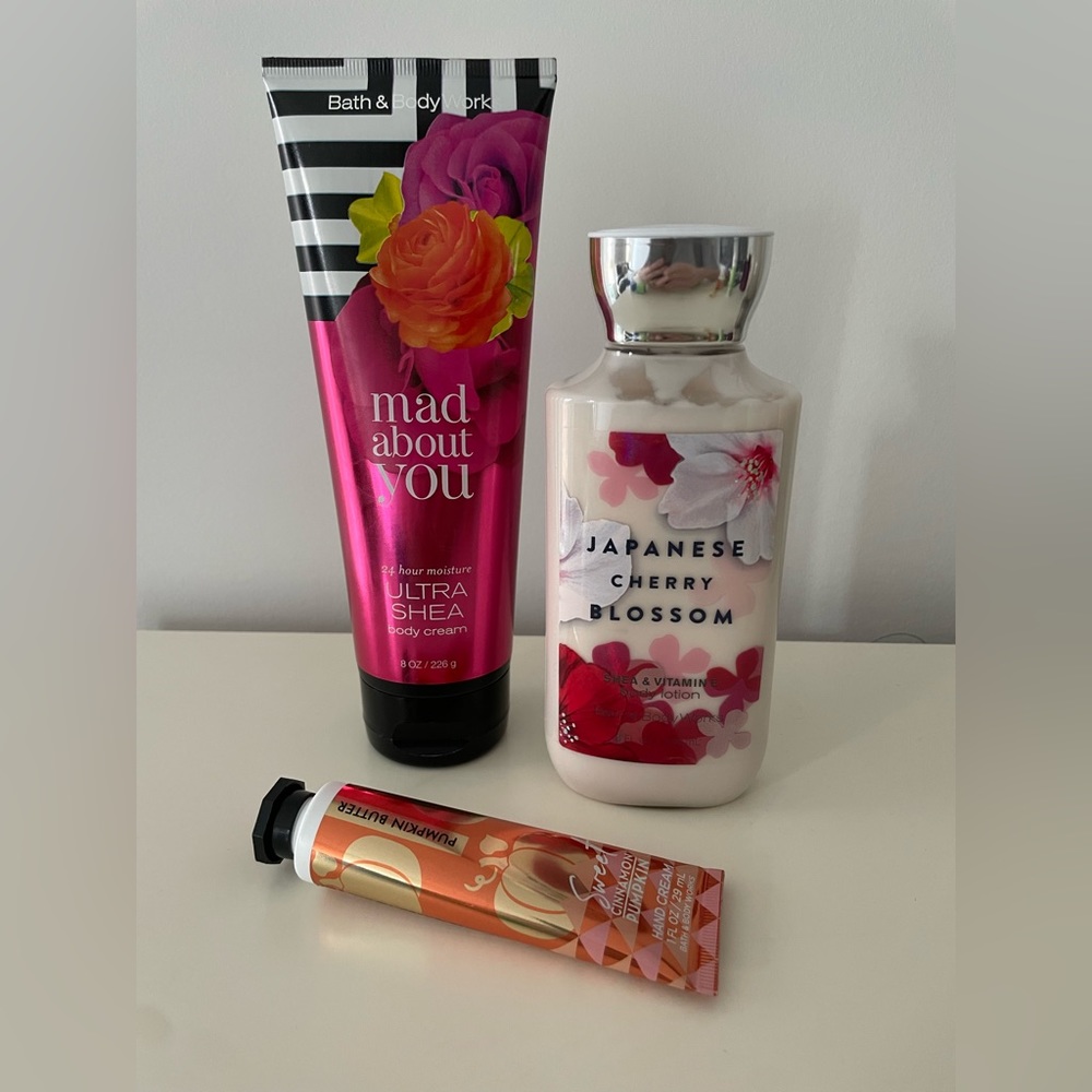 Bath and Body Works moisturizing set